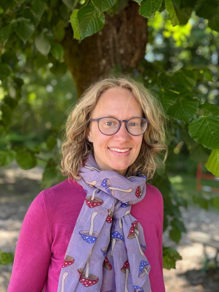 Angelika éducatrice anglophone Montessori école Etre et Devenir Grenoble