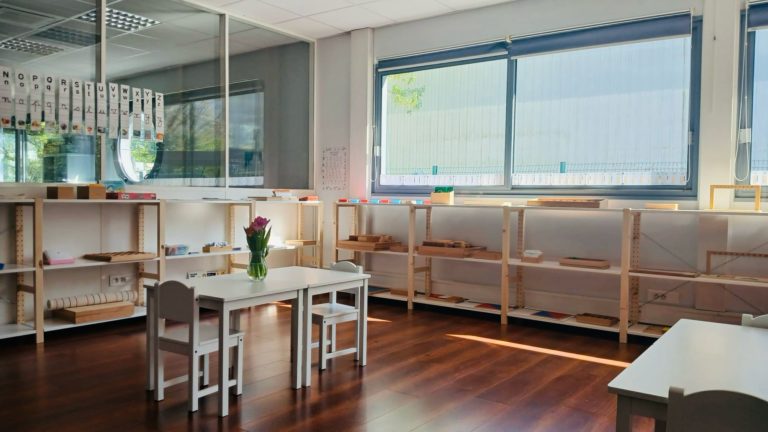 Ecole_Montessori_Internationale_Grenoble_Bilingue_Maternelle_Elementaire_Autonomie_EcolePrivee